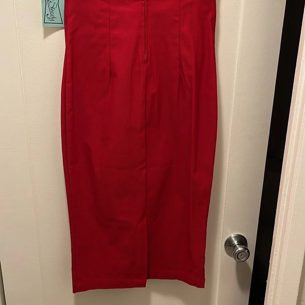 Red Dress - Picture 6 of 8
